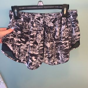 Lululemon hotty hot shorts 2.5 size 8